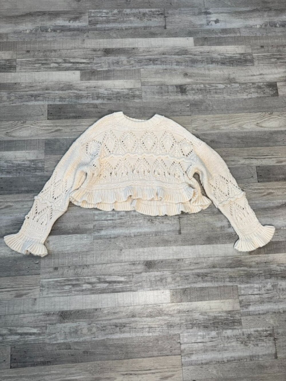 Ivory crochet cropped oversized sweater ruffle sleeve size large - Picture 1 of 7